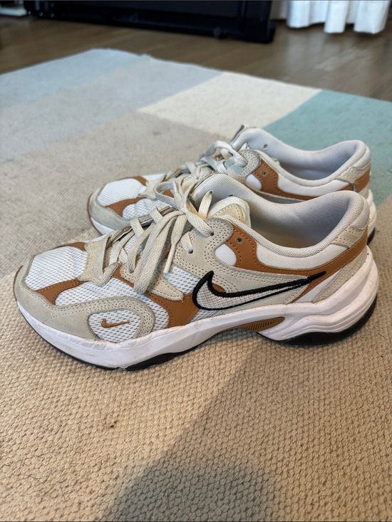 Nike Shoes - Nike Airmax Invigor